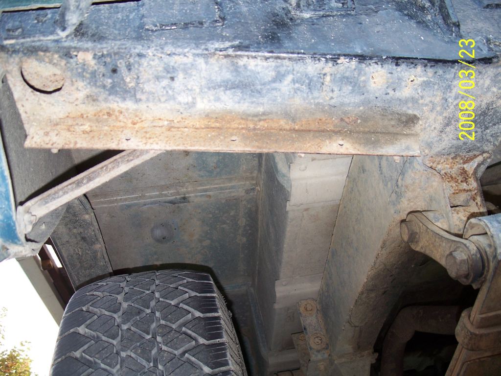 landrover/2008-03-23_mudflaps/Left rear.jpg